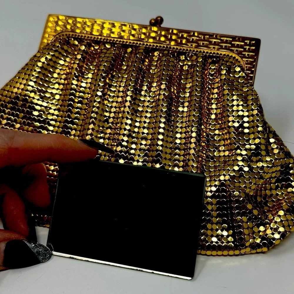 1940-50s Mesh Whiting & Davis Hand Bag w/ Mirror​​​ - Picture 8 of 8